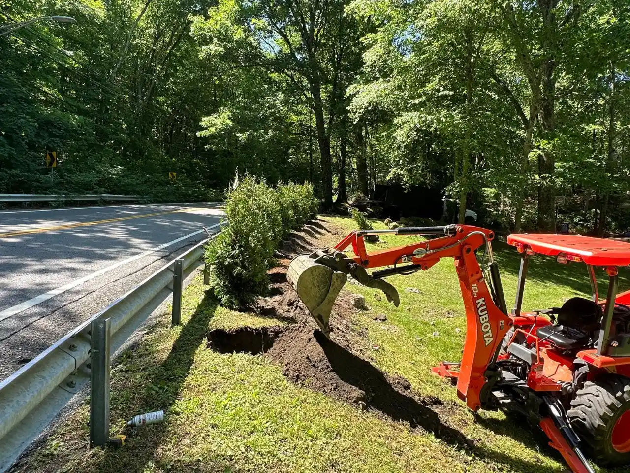 Hedge trimming service Westchester NY — Morales Lawn & Garden