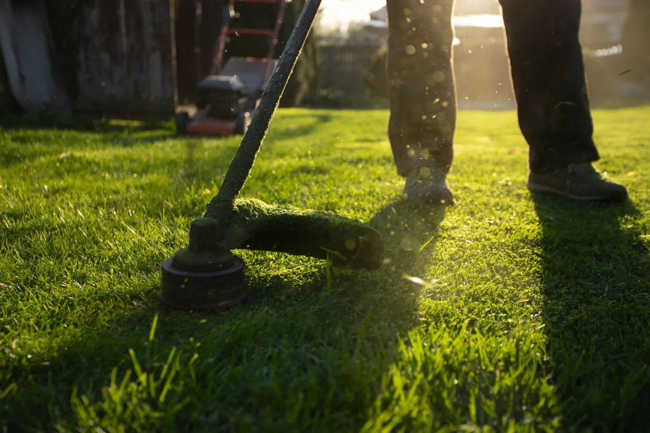 Crew lawn mowing Mt. Kisco New York — Morales Lawn & Garden LLC